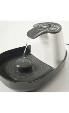 https://cdn.shopify.com/s/files/1/0916/7627/9129/files/Savic_Bebedouro_Water_Drinking_Fountain_Cascade.png?v=1737457284