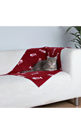 https://cdn.shopify.com/s/files/1/0916/7627/9129/files/Trixie_Cobertor_Beany_Fleece_Blanket_Bordo.png?v=1737456543