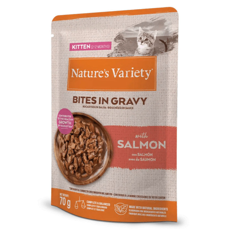 https://cdn.shopify.com/s/files/1/0916/7627/9129/files/nature-s-variety-bites-in-gravy-alimento-humido-para-gatinho-salmao.jpg?v=1774968361